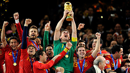 La selecció espanyola guanya la Copa del Món de futbol a Sudàfrica.