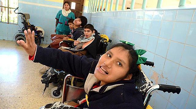 Se atiende a personas con deficiencia mental.