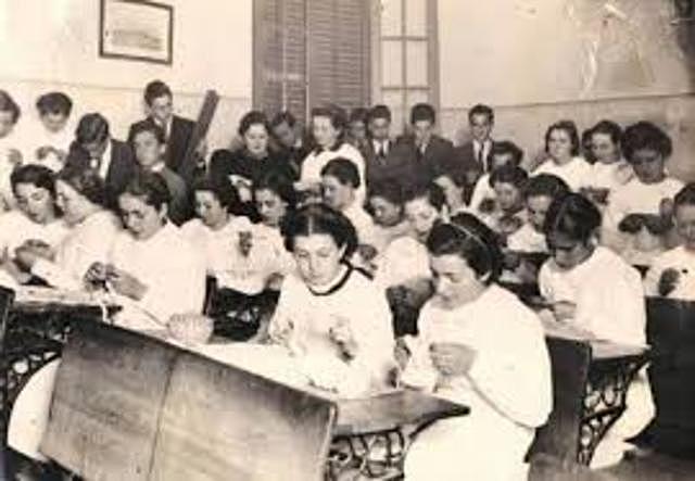 Se crea la carrera del maestro especialista en educación de anormales e inadaptados.