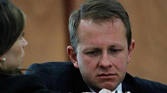 La embarran y la embarran y la vuelven a embarrar