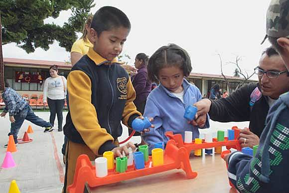 Se establece unidades de servicio de apoyo a la educación regular.