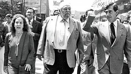 Opositores manifestaron sus sospechas de que un fraude de grandes proporciones se estuviera fraguando, y que de no restablecerse la legalidad, no aceptarían los resultados