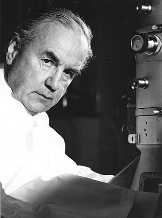 Helmut Ruska inventa el microscopio electeonico