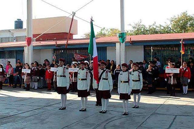 Participar en la escolta y selección de fútbol