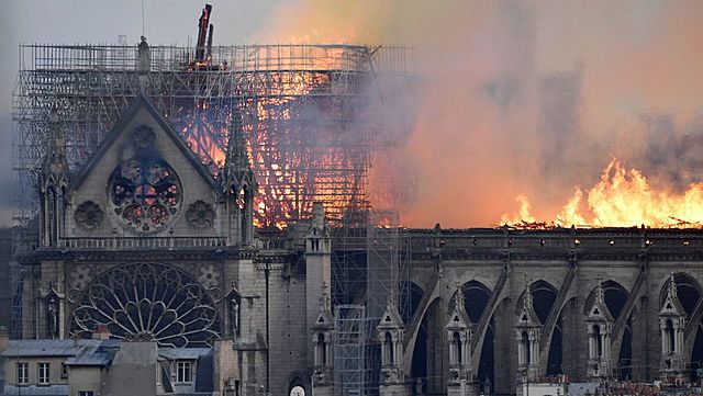 Incendi a Notre Dame