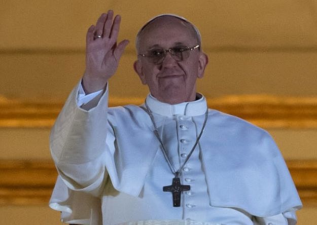 El Papa Benet XVI renuncia al seu càrrec.