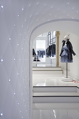 Apertura del primo negozio a Roma