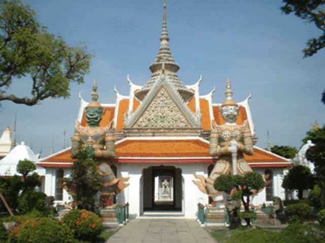 The arrival of the Thais