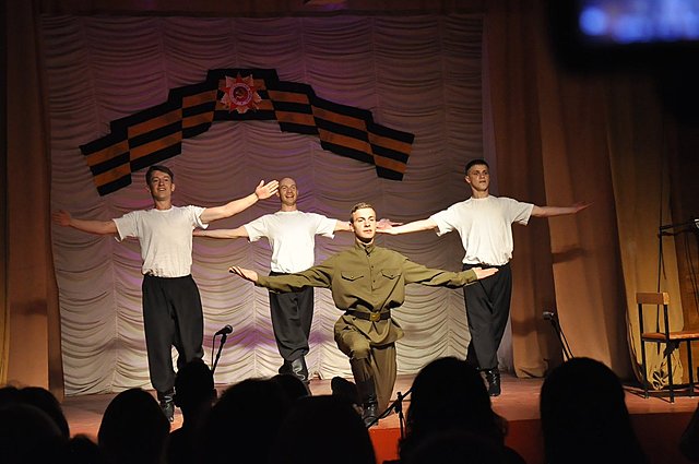 Торжественная линейка и концерт, посвященные Дню Победы