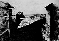 Niepce toma las primeras fotografías de la historia.