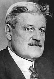 AL Capone moves his gang HQ