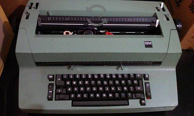 Se inventa la maquina de escribir electrónica