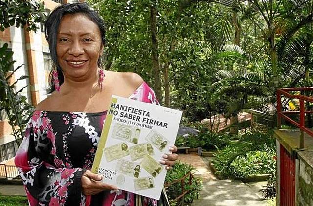 Estercilia Simanca Pushaina(1975-La Guajira) y Manifiesta No Saber Firmar. Nacido: 31 de diciembre