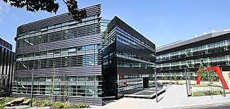 Oxford University define epidemiología como estudio de la distribución y de los determinantes de los acontecimientos relacionados con la salud en poblaciones específicas y la aplicación de este estudio al control de los problemas sanitarios