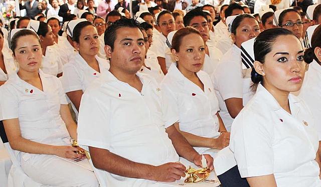 Primera Generación de Licenciados en Enfermería y Obstetricia.