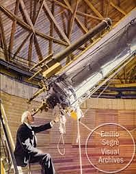 Vesto Slipher becomes first to observe expansion of the universe.