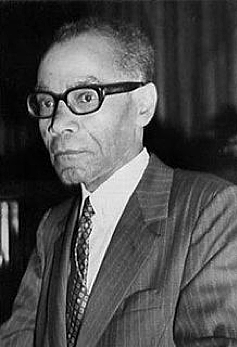 A través de las ventanas entreabiertas - León-Gontran Damas