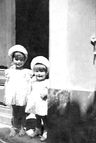 My grandfather have two sisters