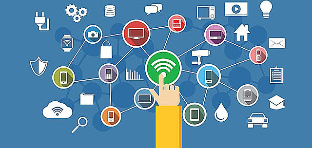 Internet es liberada al público general.