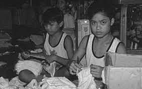 Prohibir en lo absoluto el empleo de niños menores de catorce años