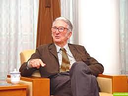 M. A. K. Halliday "Functional approach to language Halliday