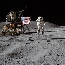 Neil Armstrong fa il primo passo sulla Luna