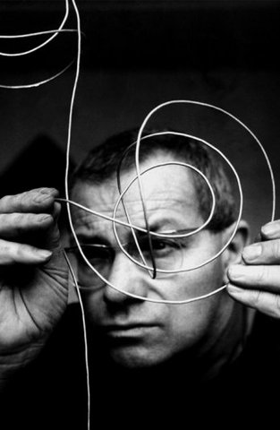 El arquitecto y escultor suizo Max Bill funda en ULM la “Hochschule fur Gestaltun( escuela superior de Proyección) que recupera pronto la denominación de  Bauhaus.