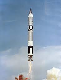 PRIMER VOL ESPACIAL COM A COMANDANT