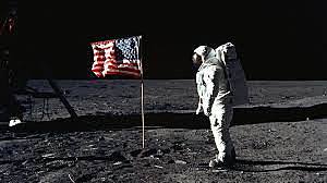 NEIL ARMSTRONG METTE PIEDE SULLA LUNA