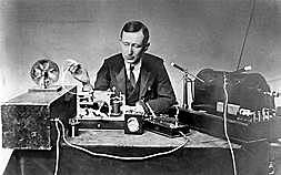 Guglielmo Marconi inventa la radio
