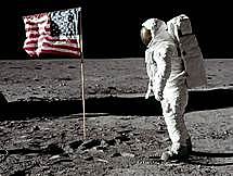 Neil Armstrong sbarca sulla luna