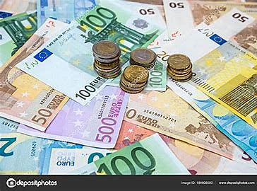 Billeteak eta txanponak zirkulazioan jartzen dira