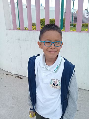 Saliendo de la primaria cuando vivía en Cuautitlán.