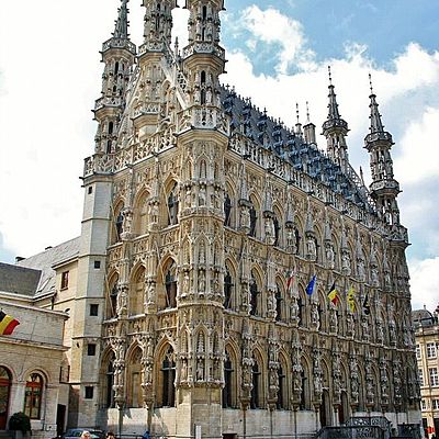 Timeline: Arquitectura gótica religiosa y no religiosa