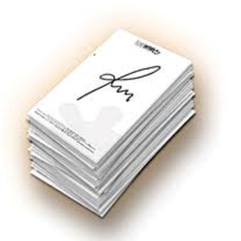 Redacto varios trabajos sobre fisíca de pequeña y gran escala