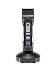 Em van tallar e cabell a casa en el confinament