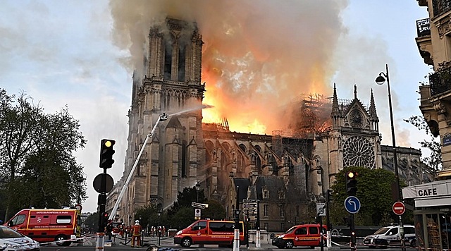 Notre-Dame en flames.