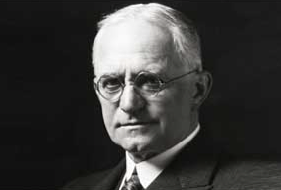 Commercialisation du premier film de celluloïd transparent flexible