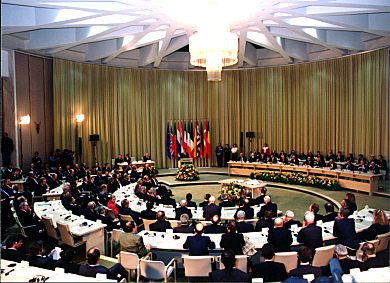 Creación de la Unión Europea, a través del Tratado de Maastricht