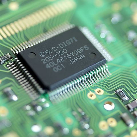 RISC   (Reduced Instruction Set Computer)  1975