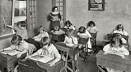 Timeline:  Volver al Pasado- Pedagogías Críticas Decoloniales