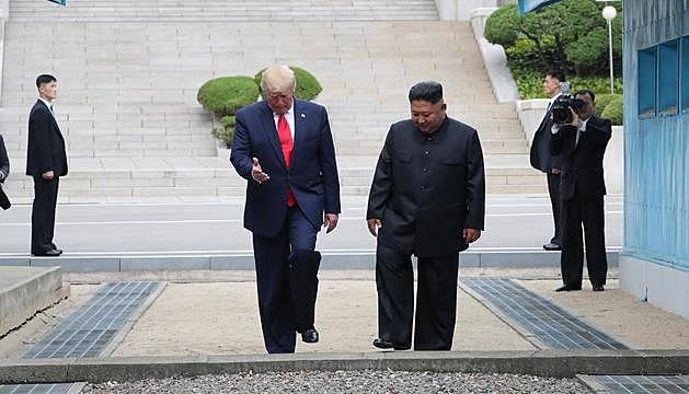 Trump, primer president dels EUA en trepitjar Corea del Nord.