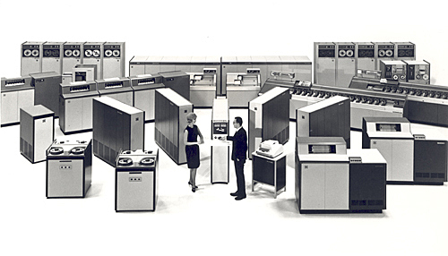 Surgen conceptos como memoria virtual, multiprogramación y sistemas operacionales complejos.  De la mano de estos llega la tercera generación de computadores.