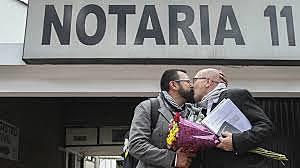 Matrimonio entre personas del mismo sexo por Notarios y Jueces