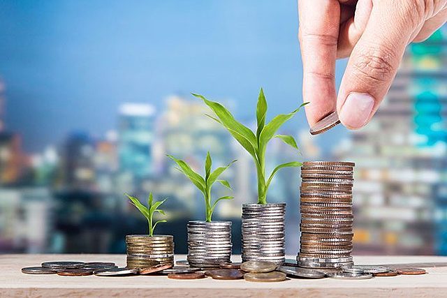 Paredes sobre IE y Comercio Internacional en países pequeños