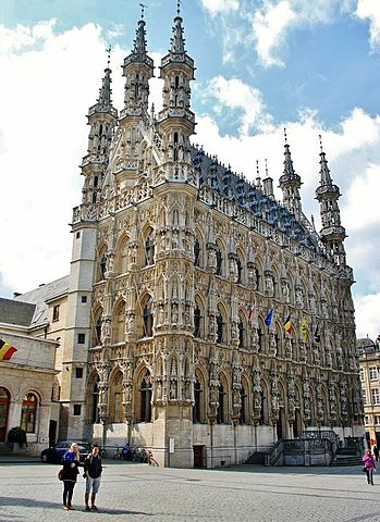 Ayuntamiento de Lovaina (1439 - 1469), Bélgica - Ejemplo del Gótico brabantino