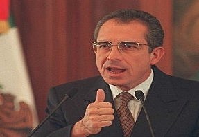 Zedillo cambia su discurso pacifista.