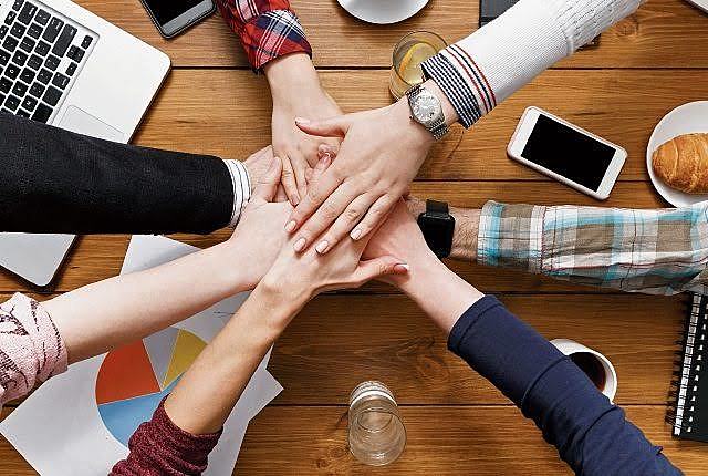 Se plantea un código de ética.