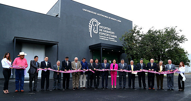 Inaugura UANL Hospital de Grandes Especies