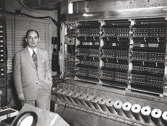 John Von Neumann y su avance para el ordenador actual.